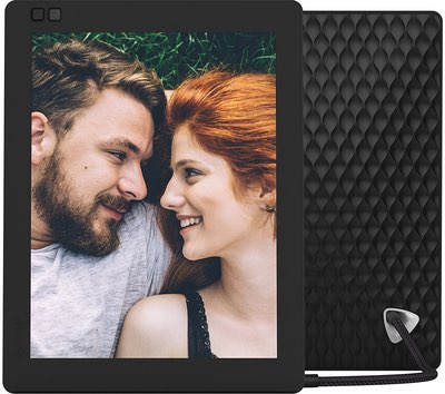 Digitaler WiFi-Bilderrahmen Nixplay Seed 10 in Schwarz mit Foto eines Paares