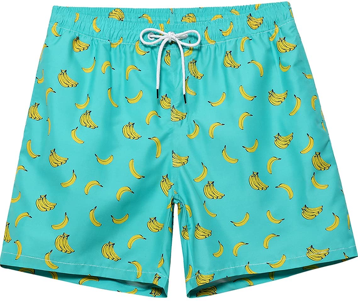 Badeshorts in Bananen-Muster und Cyan als Streich-Trunks im Wasser